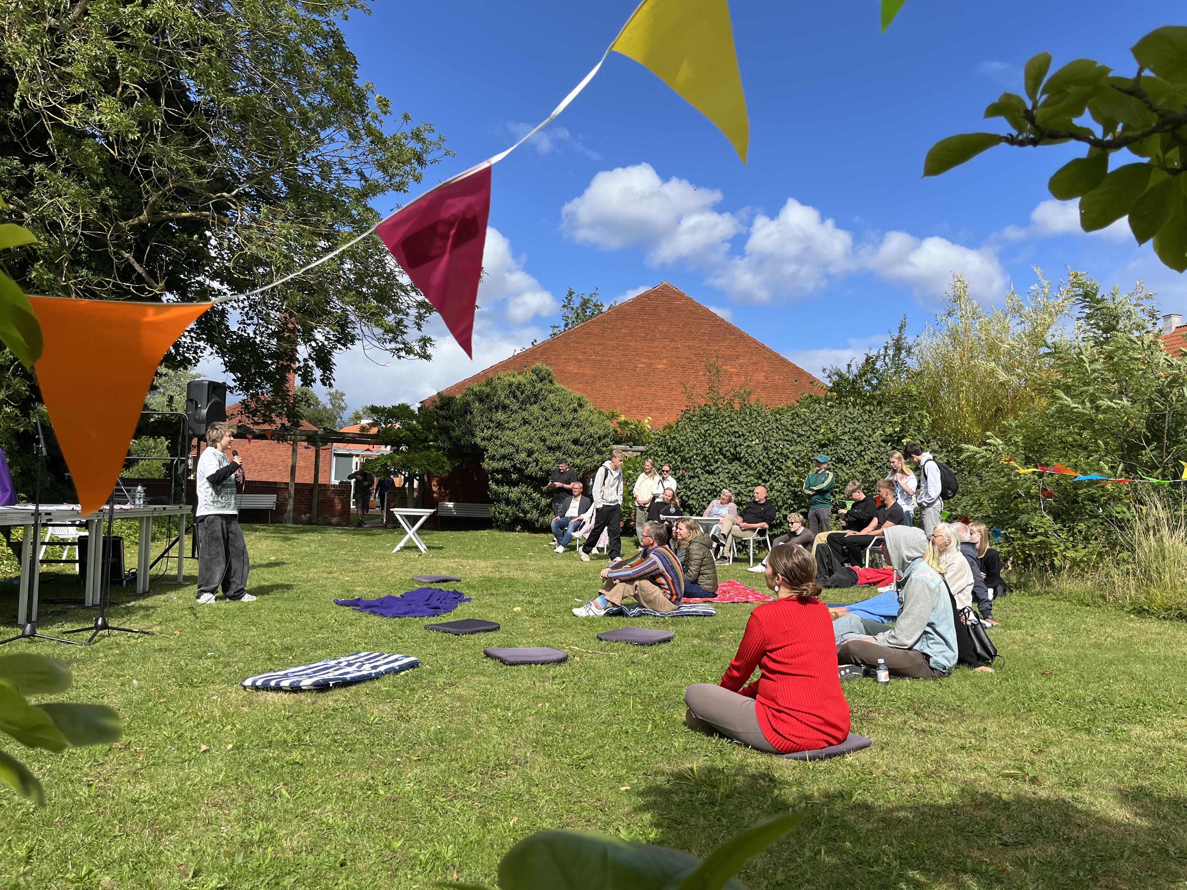 Standup i bibliotekshaven