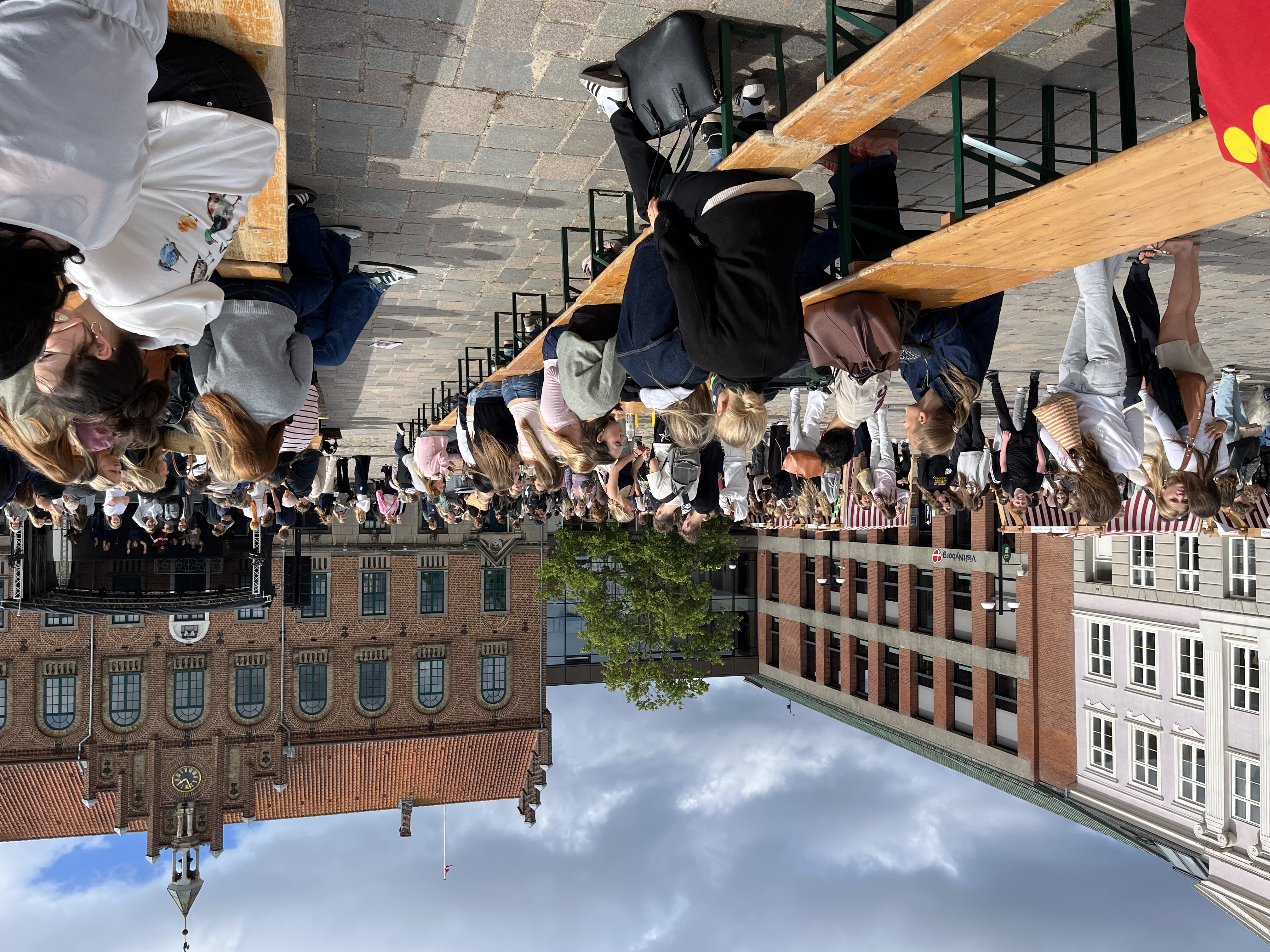 Unge mennesker på Torvet til NYD 2025