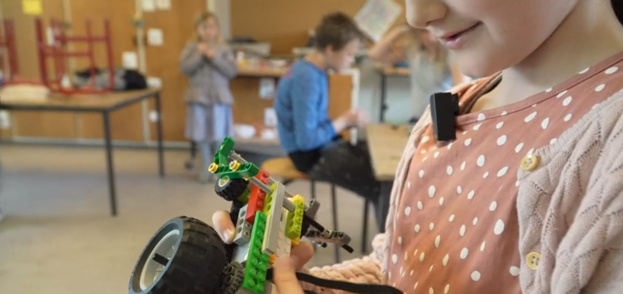 Børn der bygger med lego