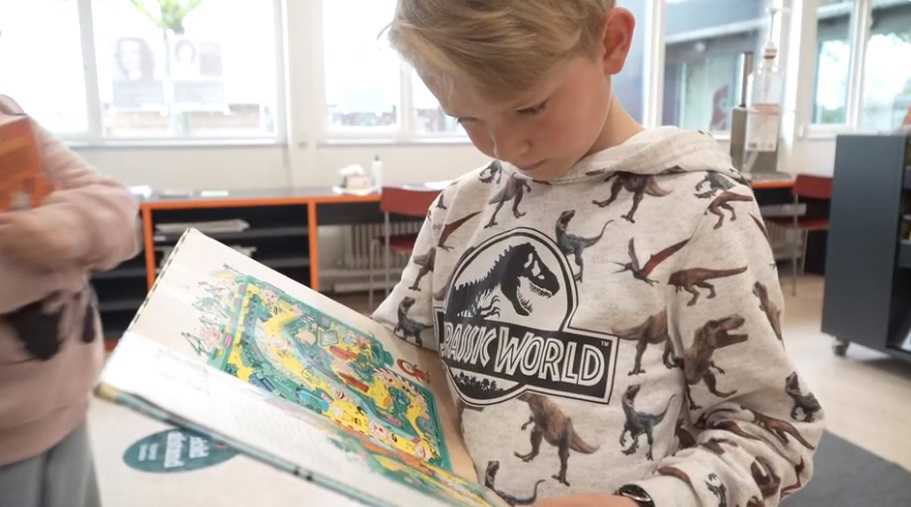 Børn på skolebiblioteket