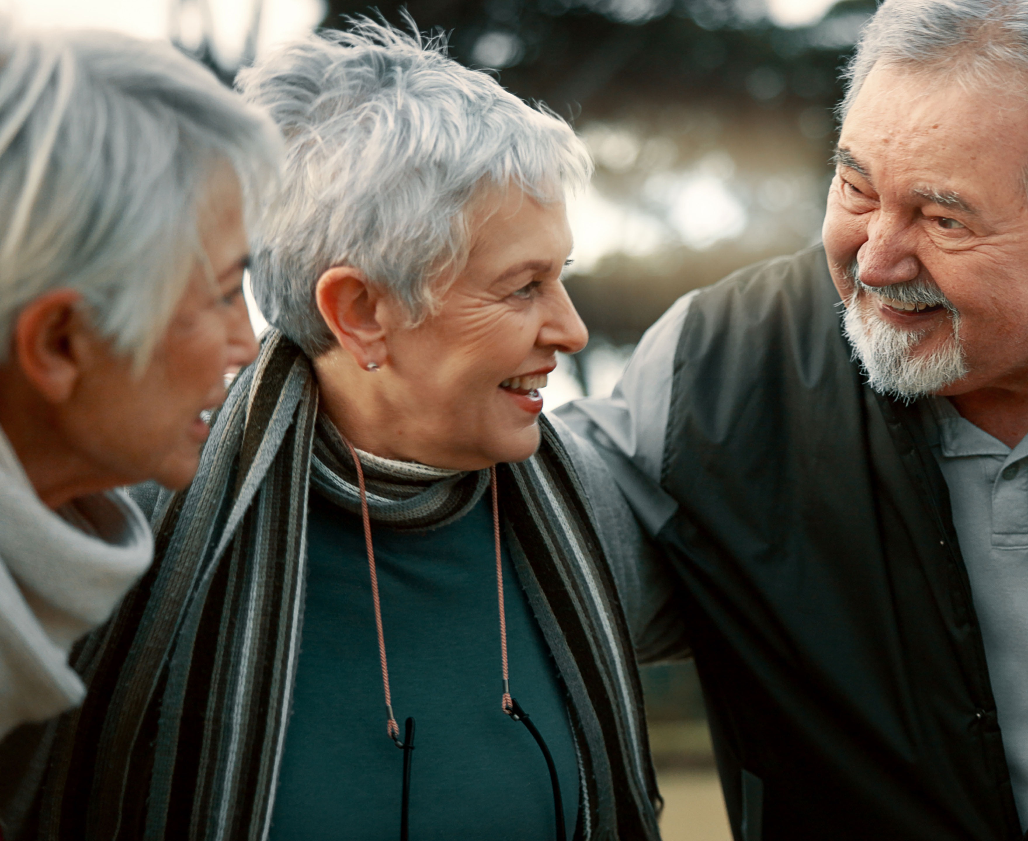 Glade seniorer skulder mod skulder