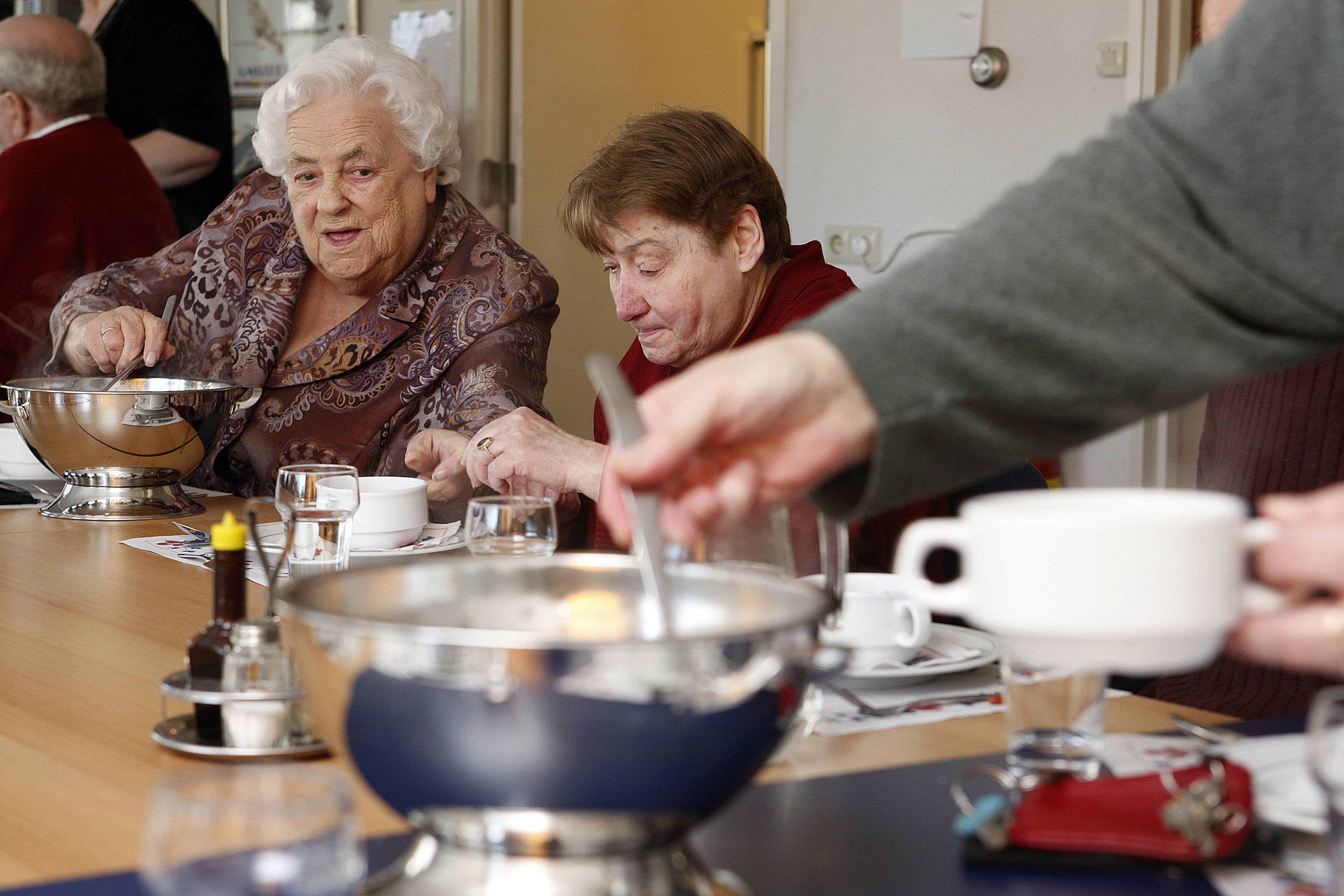 To kvinder der spiser