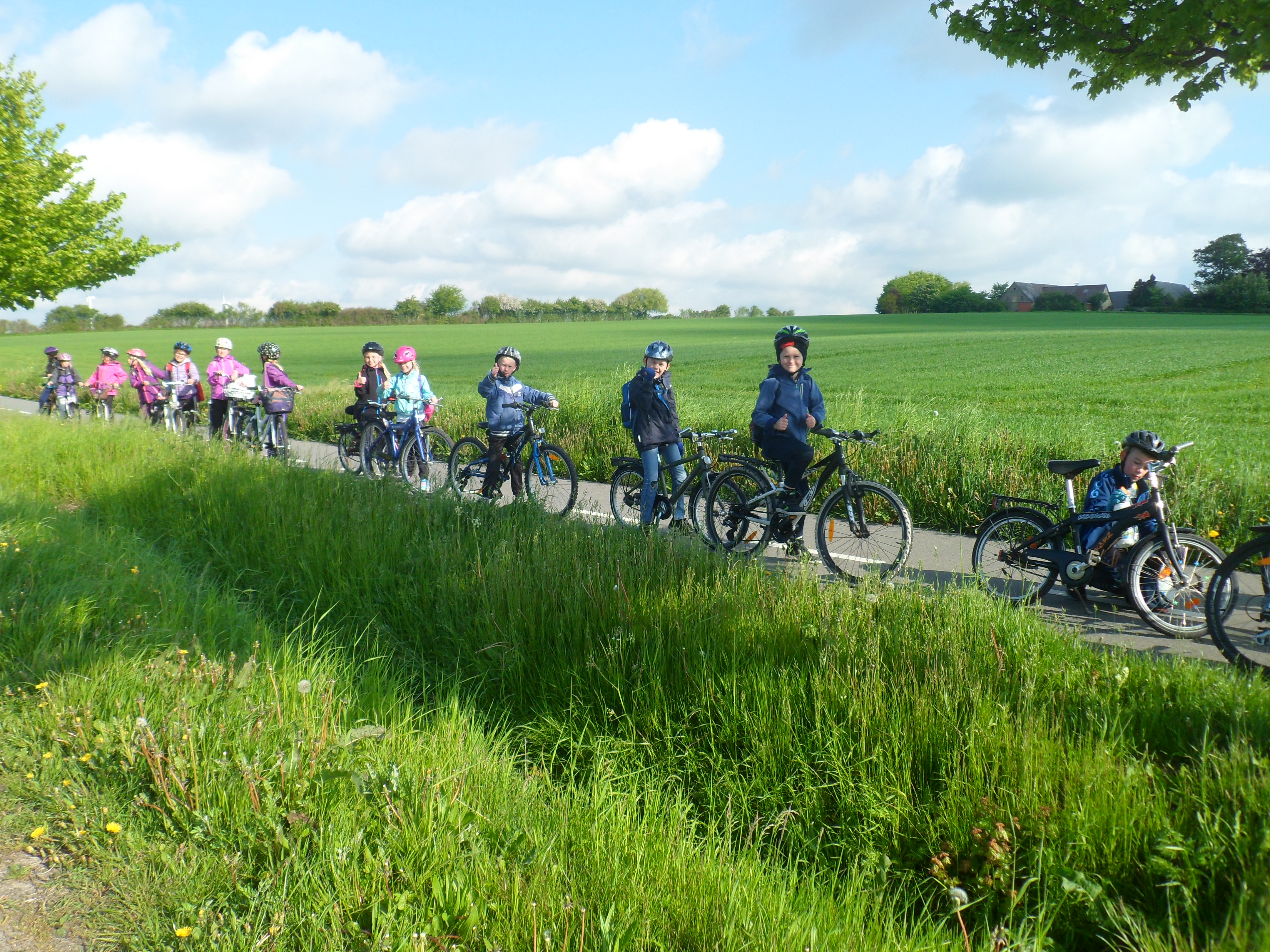 Børn på cykeltur