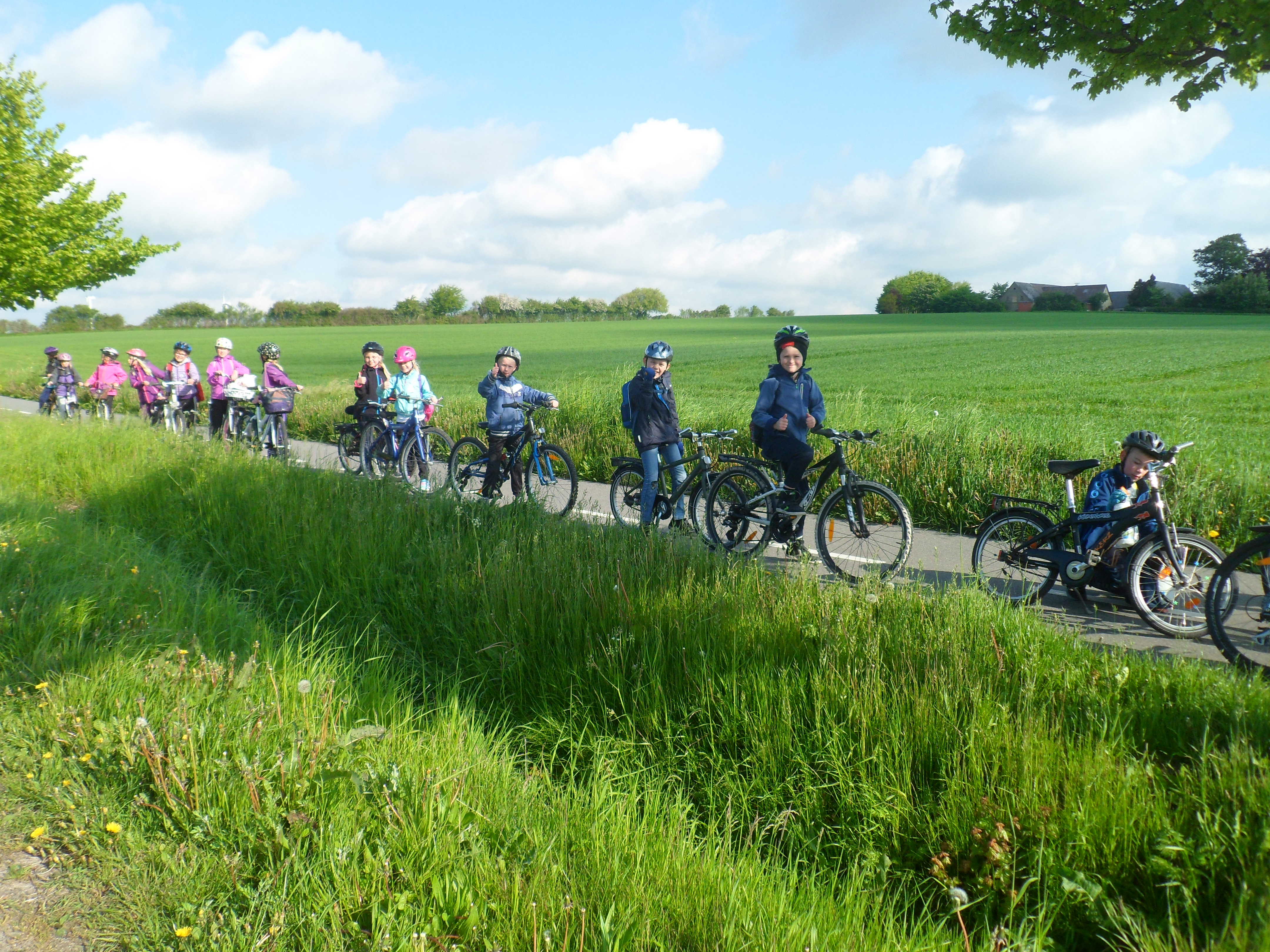 Børn på cykeltur