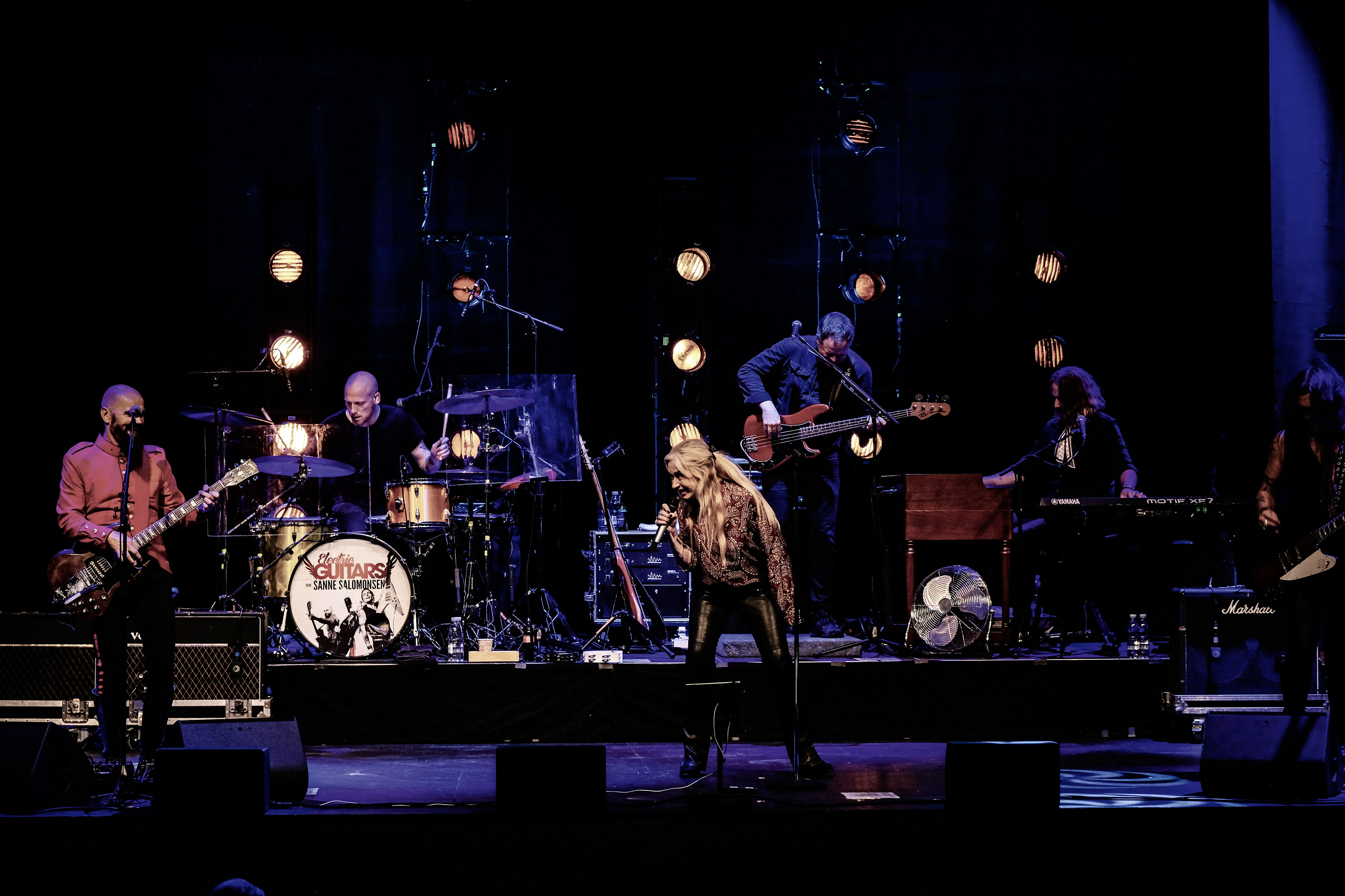 Electric Guitars feat. Sanne Salomonsen giver koncert på Bastionen.
