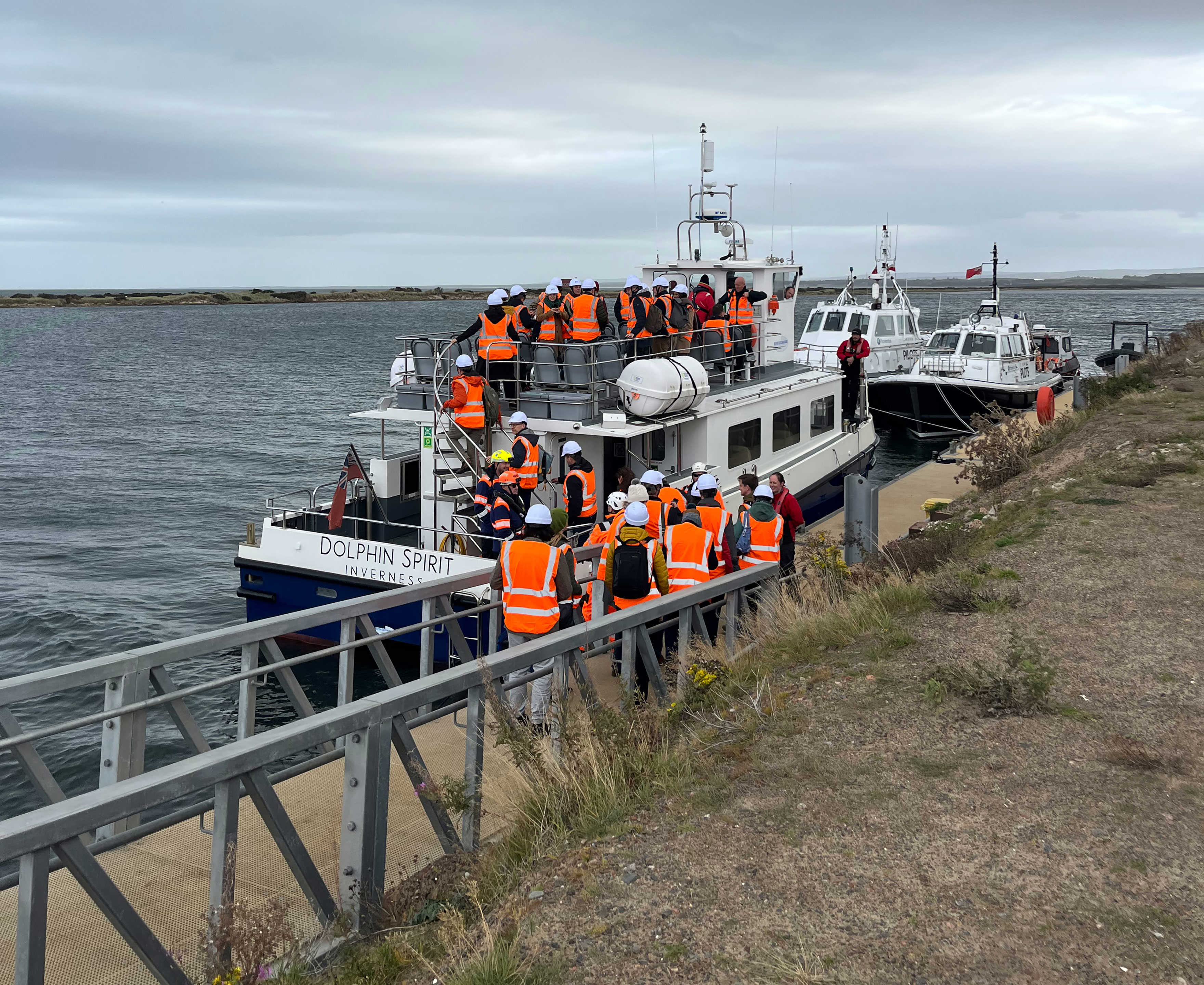 Folk fra Slagelse og Nyborg Kommune på vej ombord på et skib