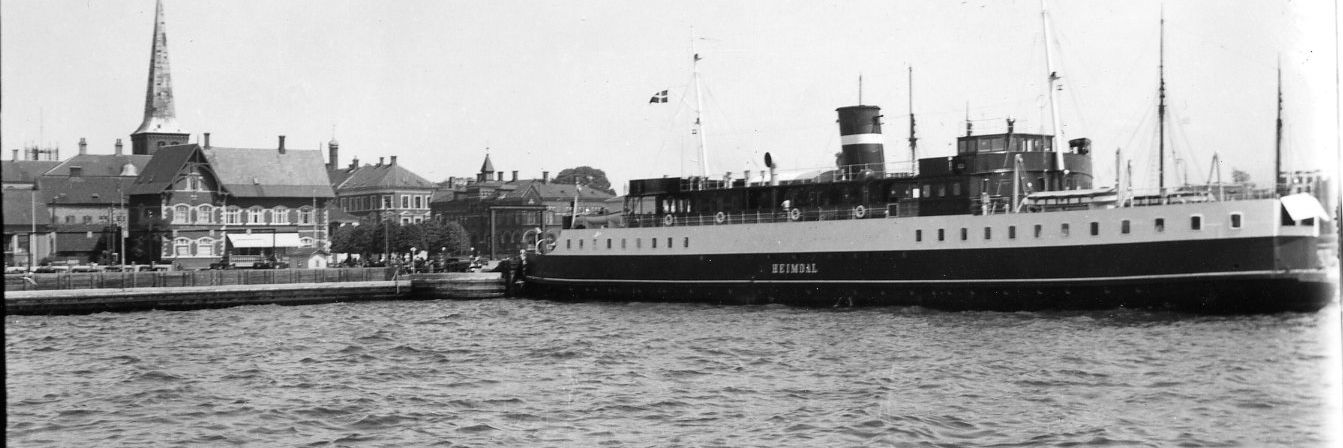 Sort/hvidt foto af færgen Heimdal sejlede mellem Korsør og Nyborg fra 1930 - 1975