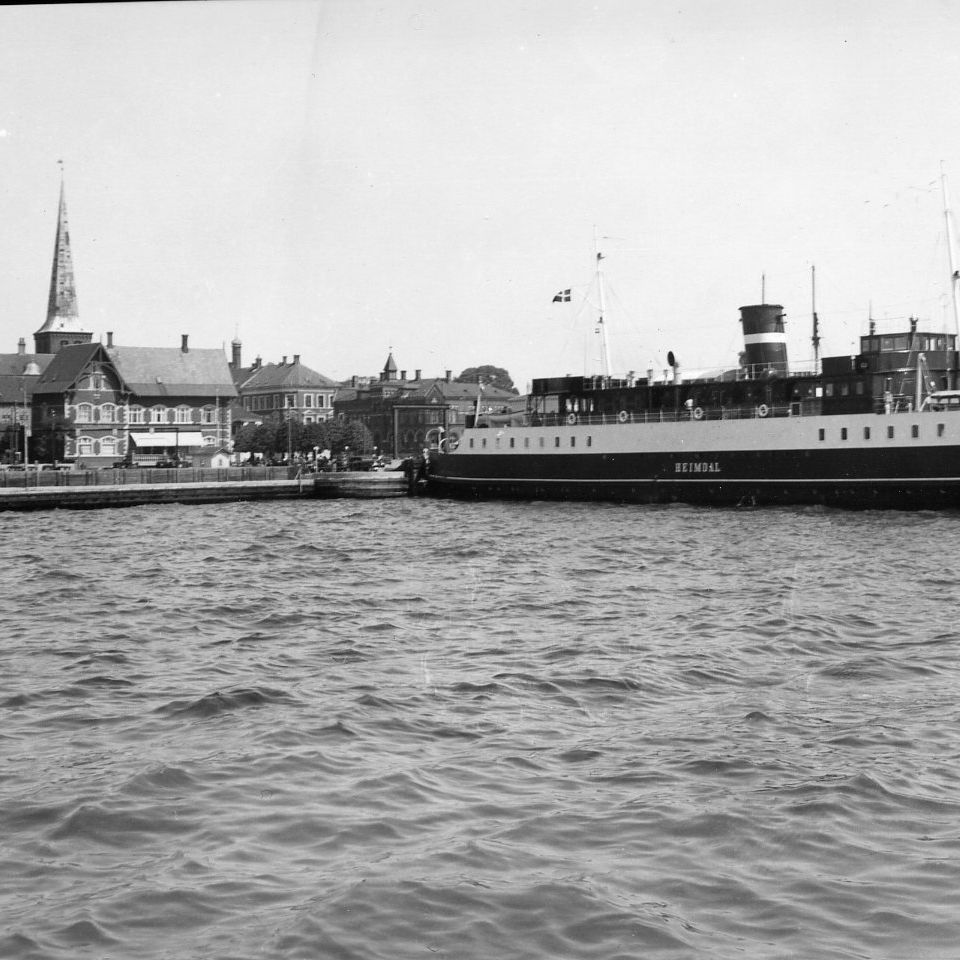 Sort/hvidt foto af færgen Heimdal sejlede mellem Korsør og Nyborg fra 1930 - 1975
