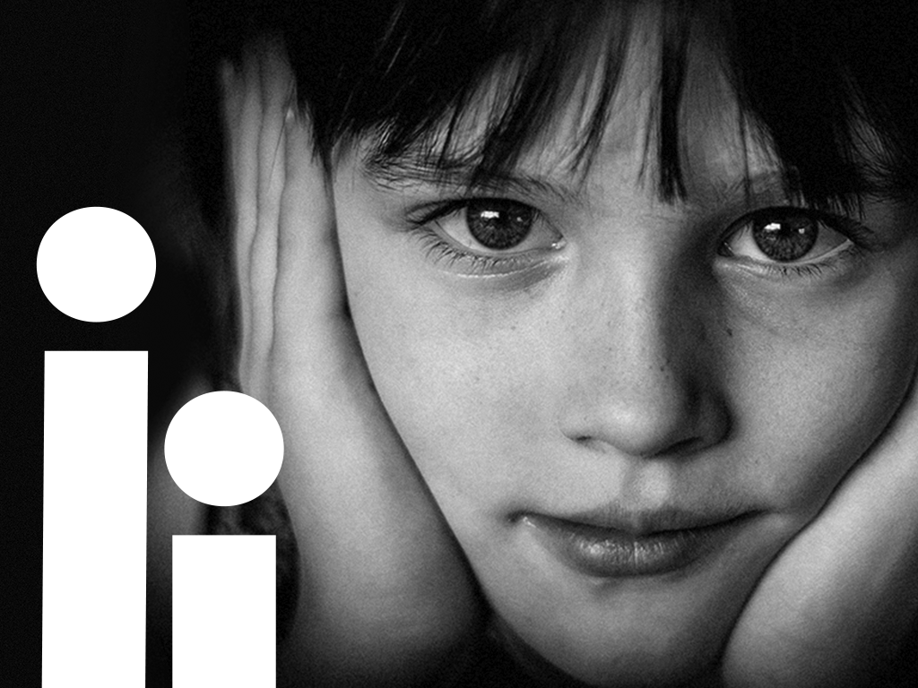 Et bekymret barneansigt tæt på