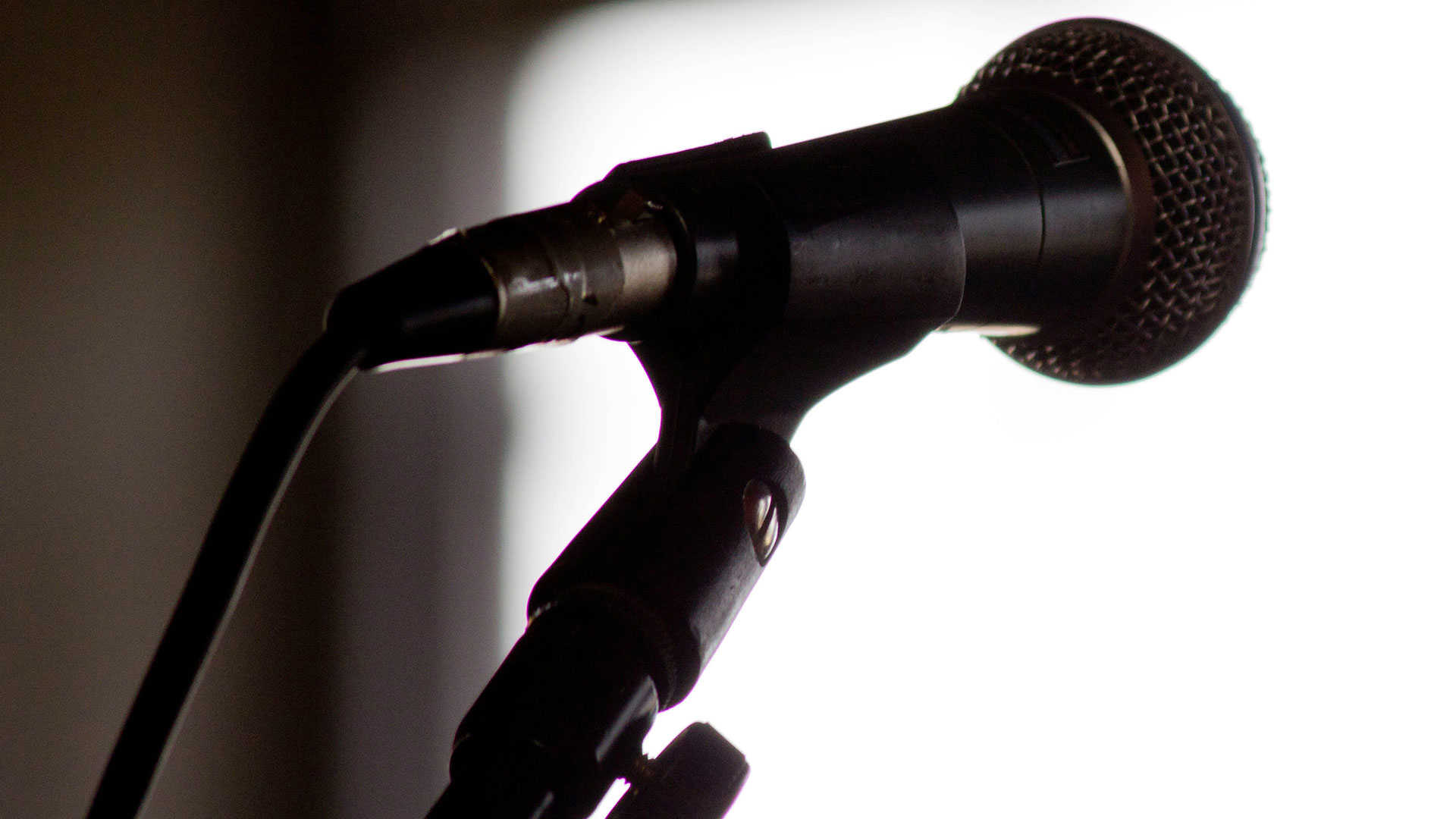 Tegning af en mikrofon med ordlyden Rec