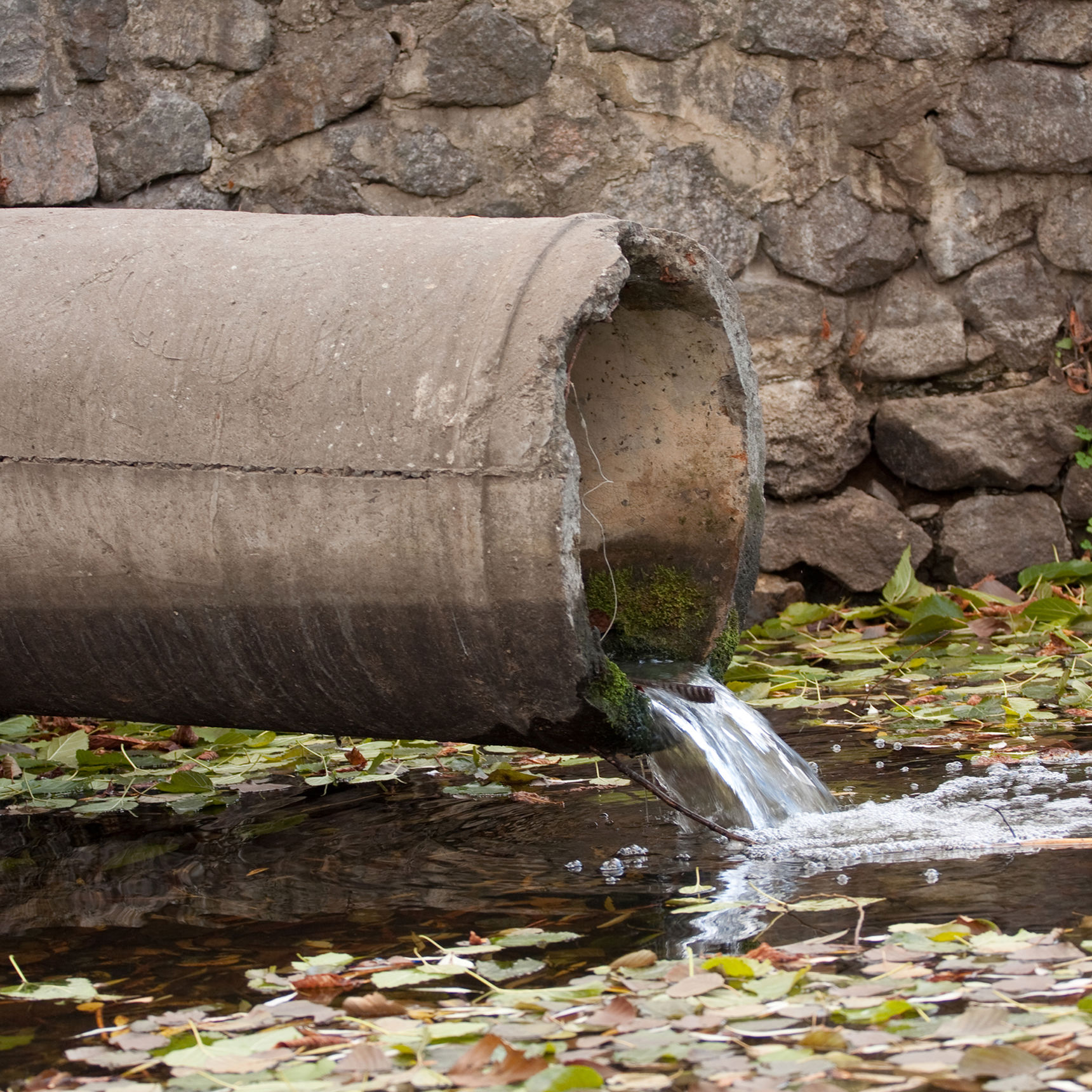 Vandrør med udløb i havet
